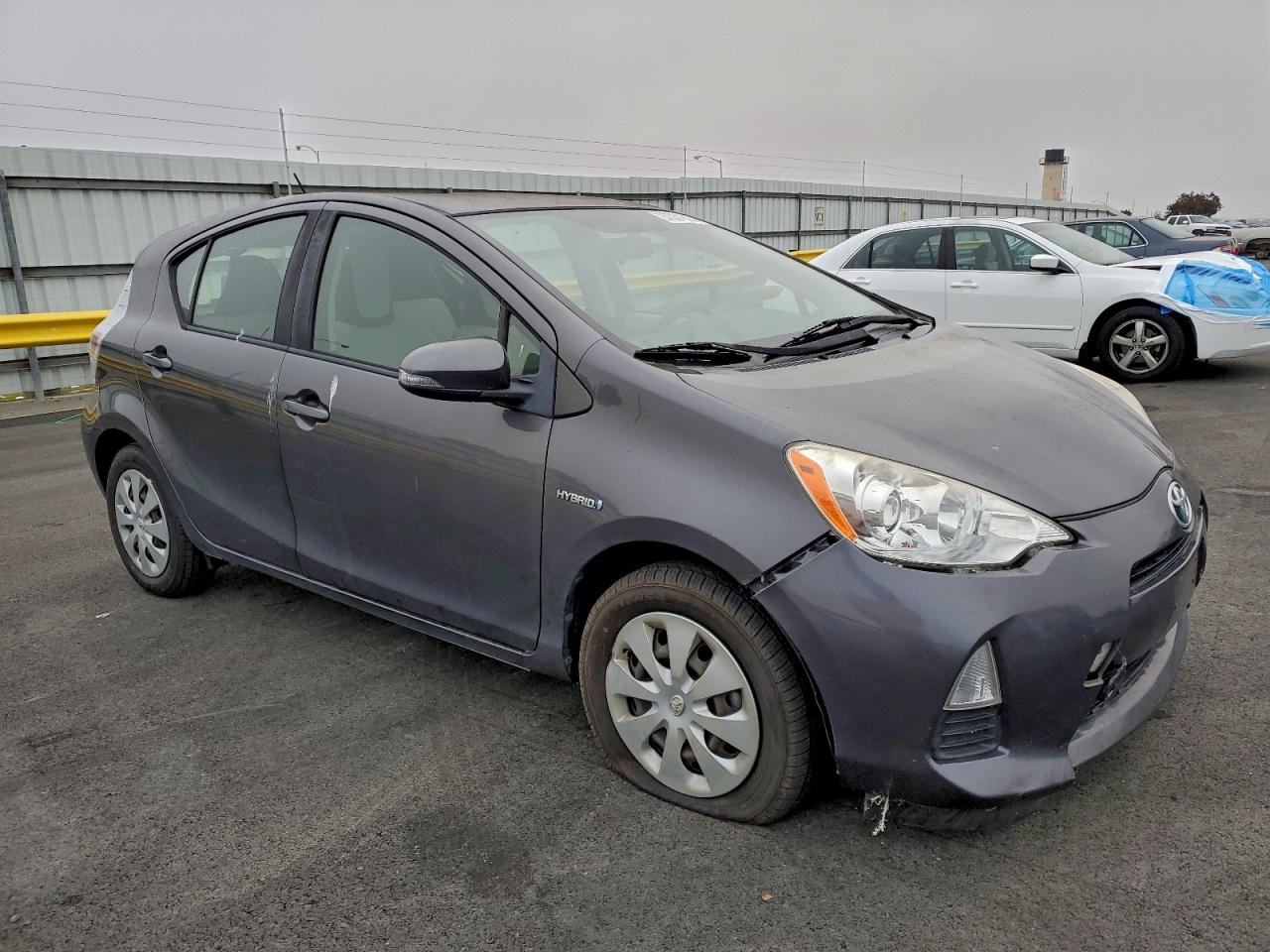 2014 TOYOTA PRIUS C photo 4