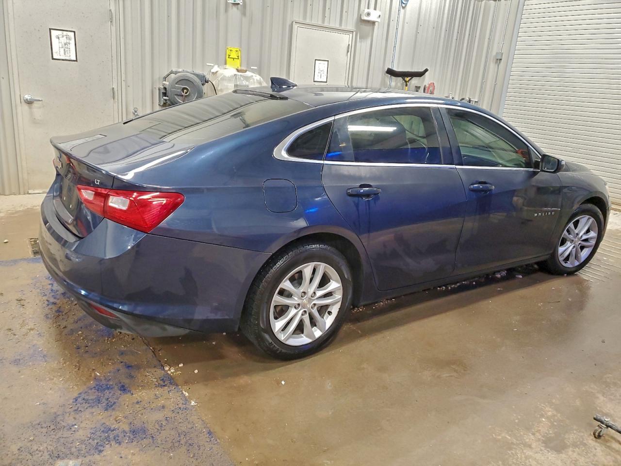 2017 CHEVROLET MALIBU LT photo 3