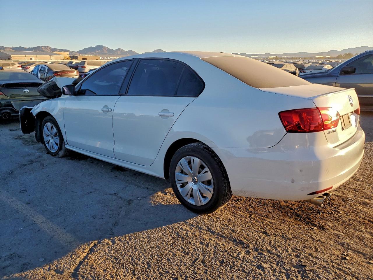 2011 VOLKSWAGEN JETTA SE photo 2