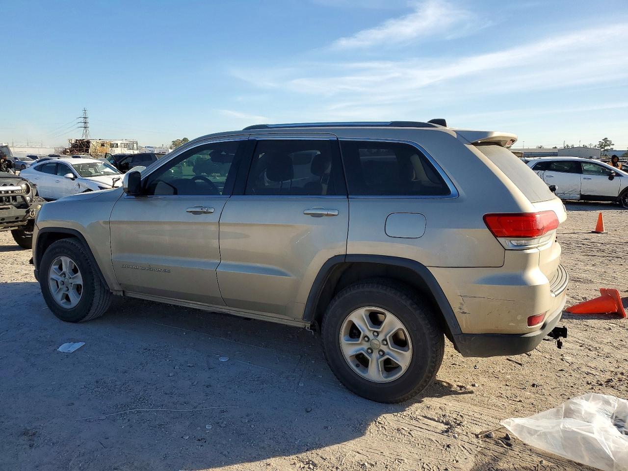 2014 JEEP GRAND CHEROKEE LAREDO photo 3