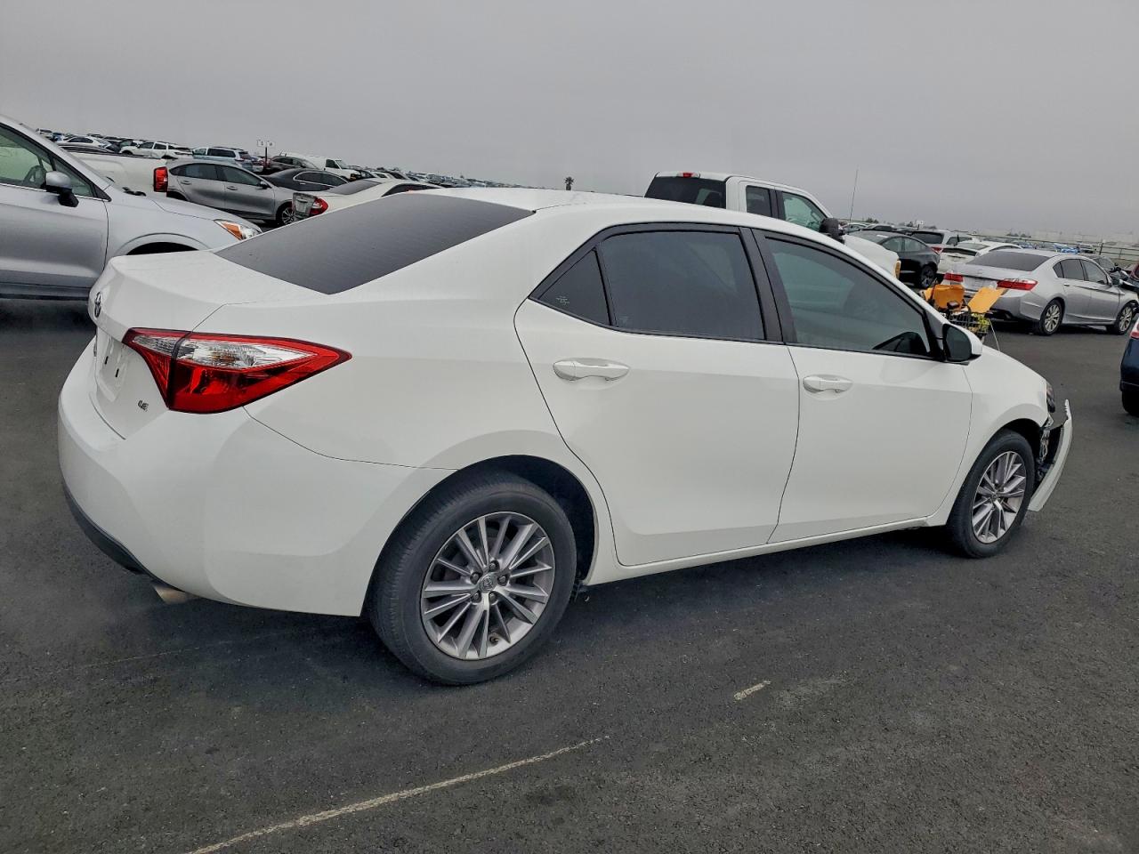 2015 TOYOTA COROLLA L photo 9