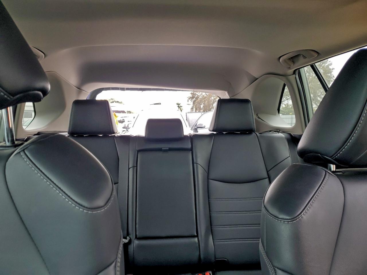 2022 TOYOTA RAV4 XLE PREMIUM photo 28