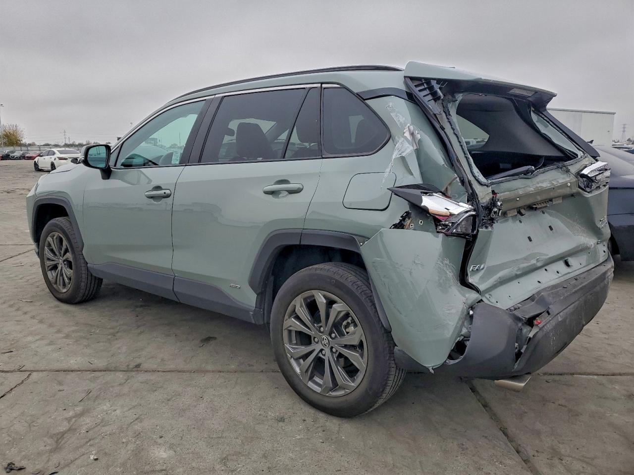 2022 TOYOTA RAV4 XLE PREMIUM photo 4