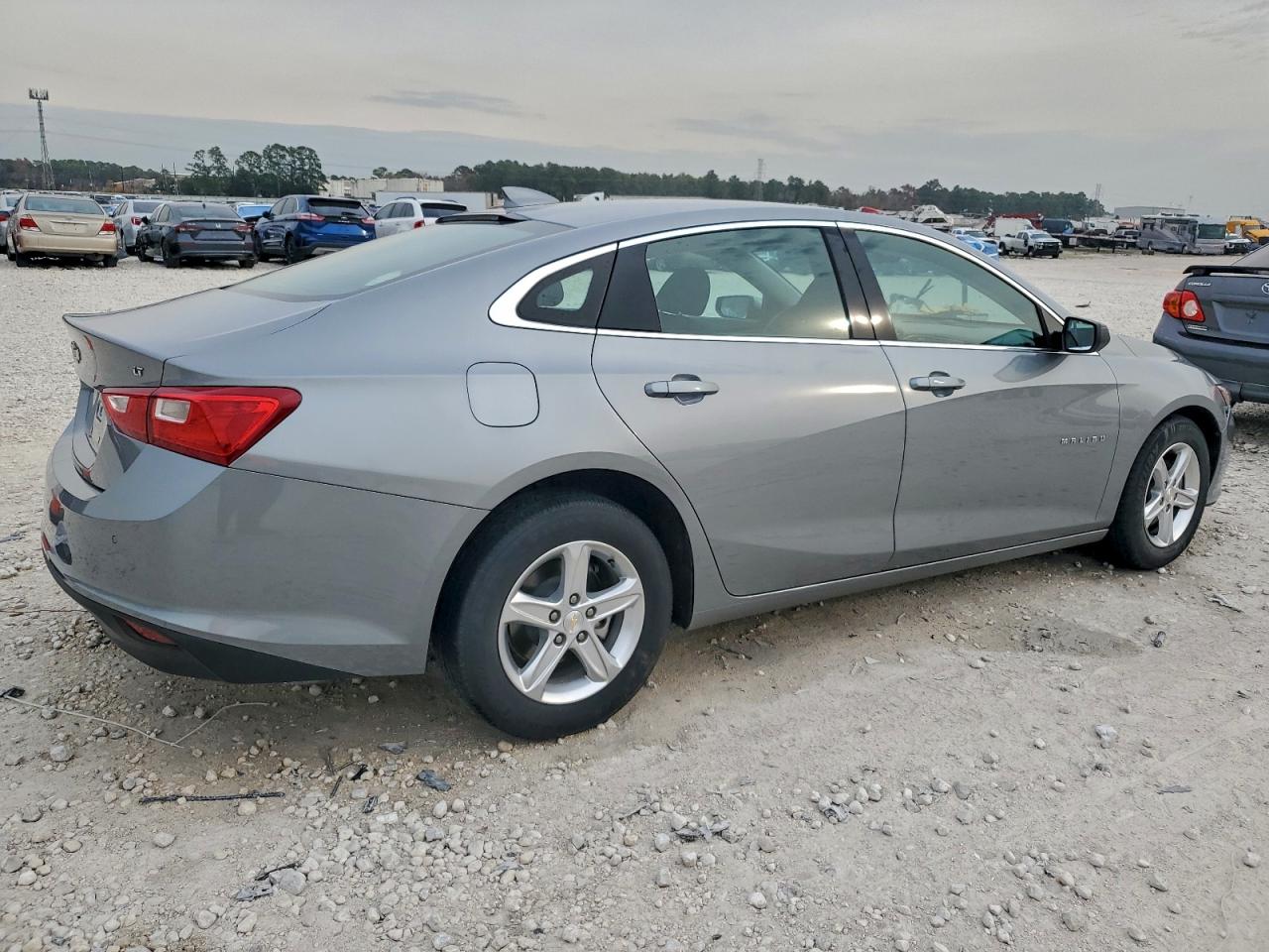 2024 CHEVROLET MALIBU LT photo 3