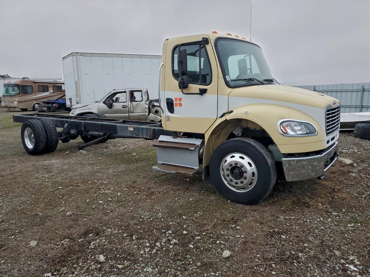 2015 FREIGHTLINER M2