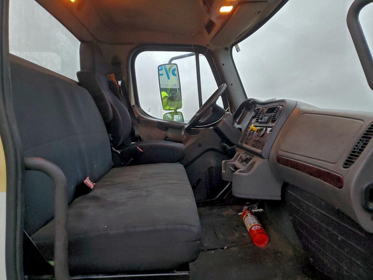 2015 FREIGHTLINER BUSINESS CLASS M2 TRUCK CAB ANDCHASSIS photo 5