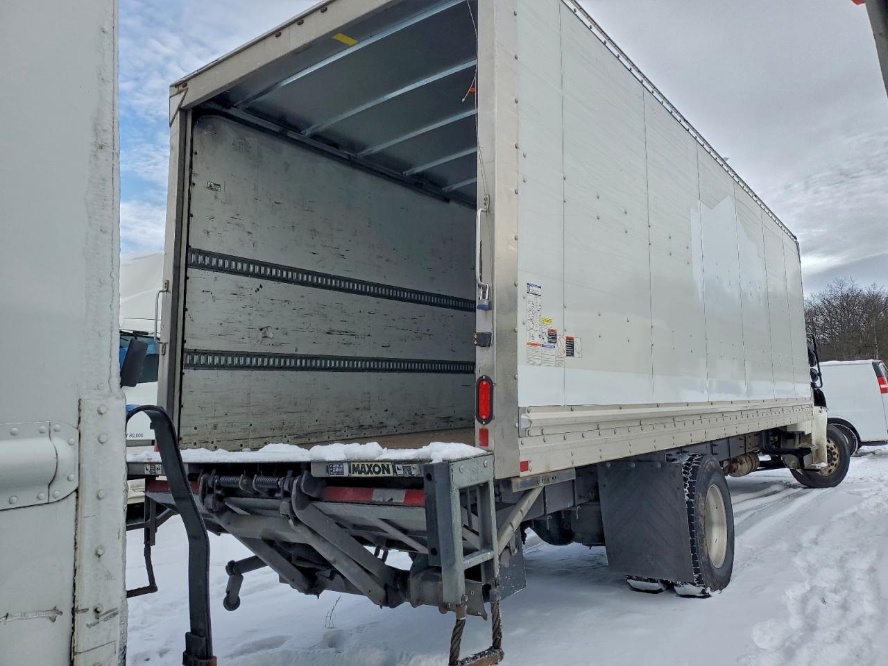 2020 FREIGHTLINER M2 106 MED - Box Truck photo 3