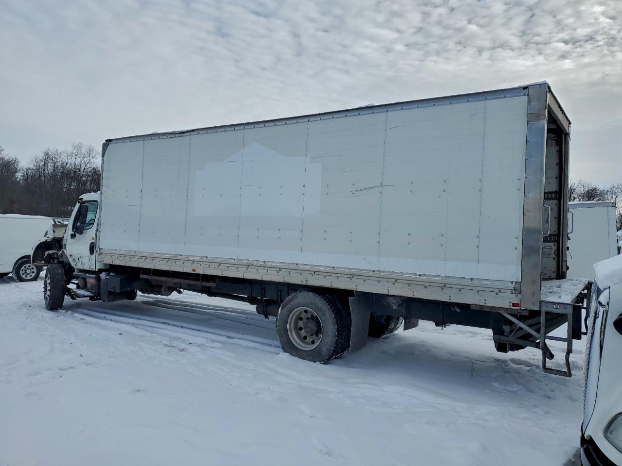 2020 FREIGHTLINER M2 106 MED - Box Truck photo 2