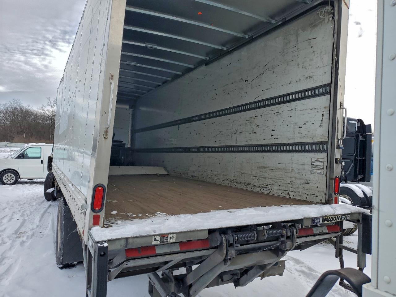 2020 FREIGHTLINER M2 106 MED - Box Truck photo 6