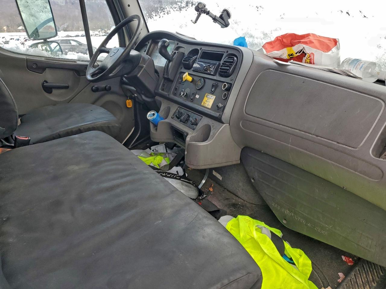 2020 FREIGHTLINER M2 106 MED - Box Truck photo 8