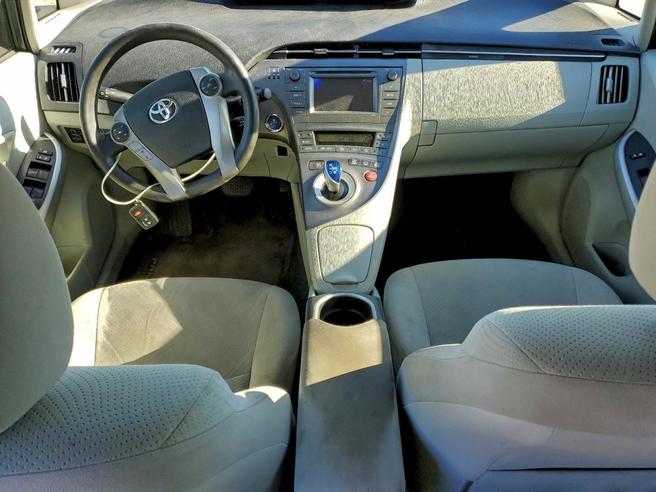 2013 TOYOTA PRIUS photo 8