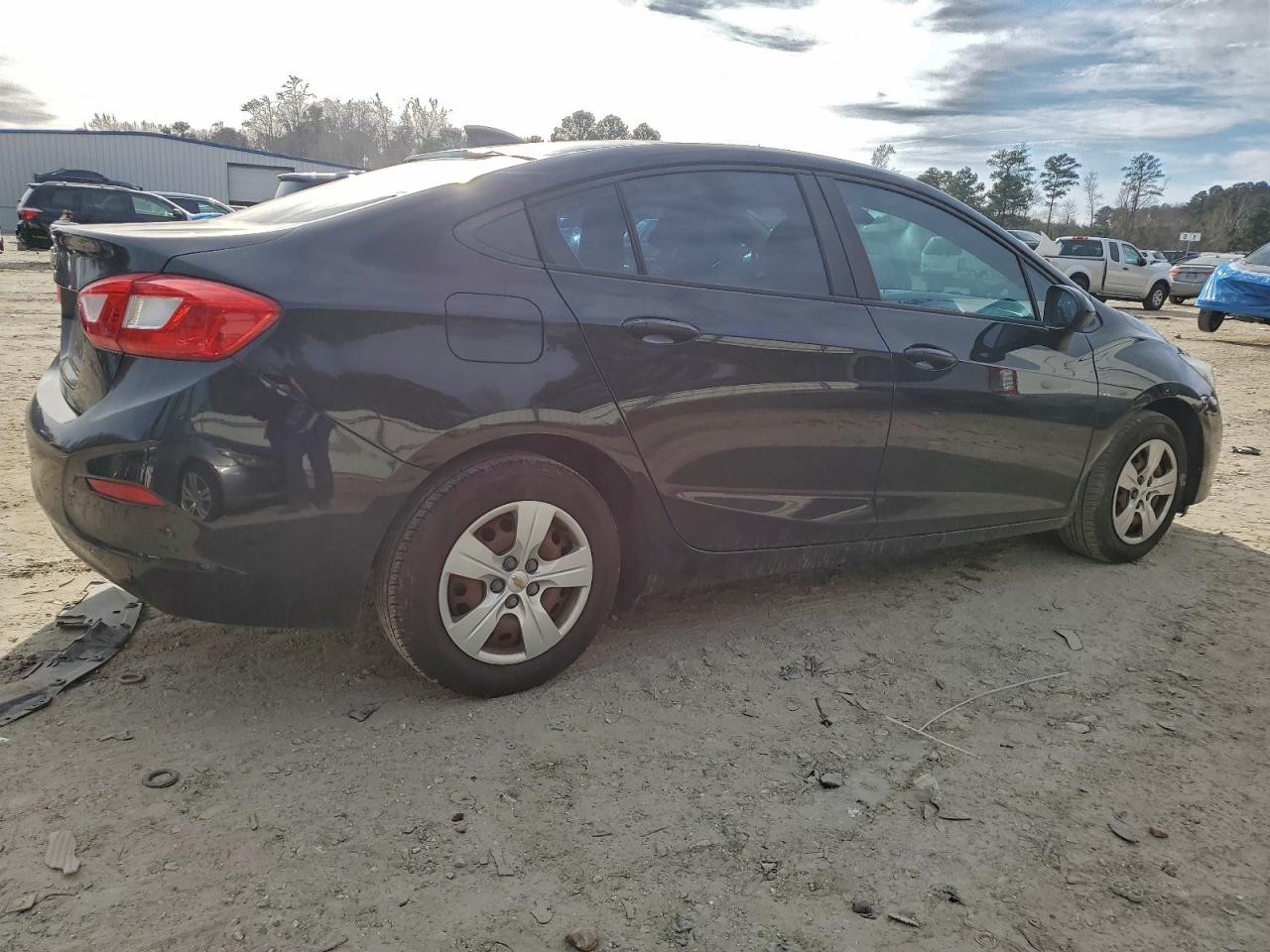 2017 CHEVROLET CRUZE LS photo 5