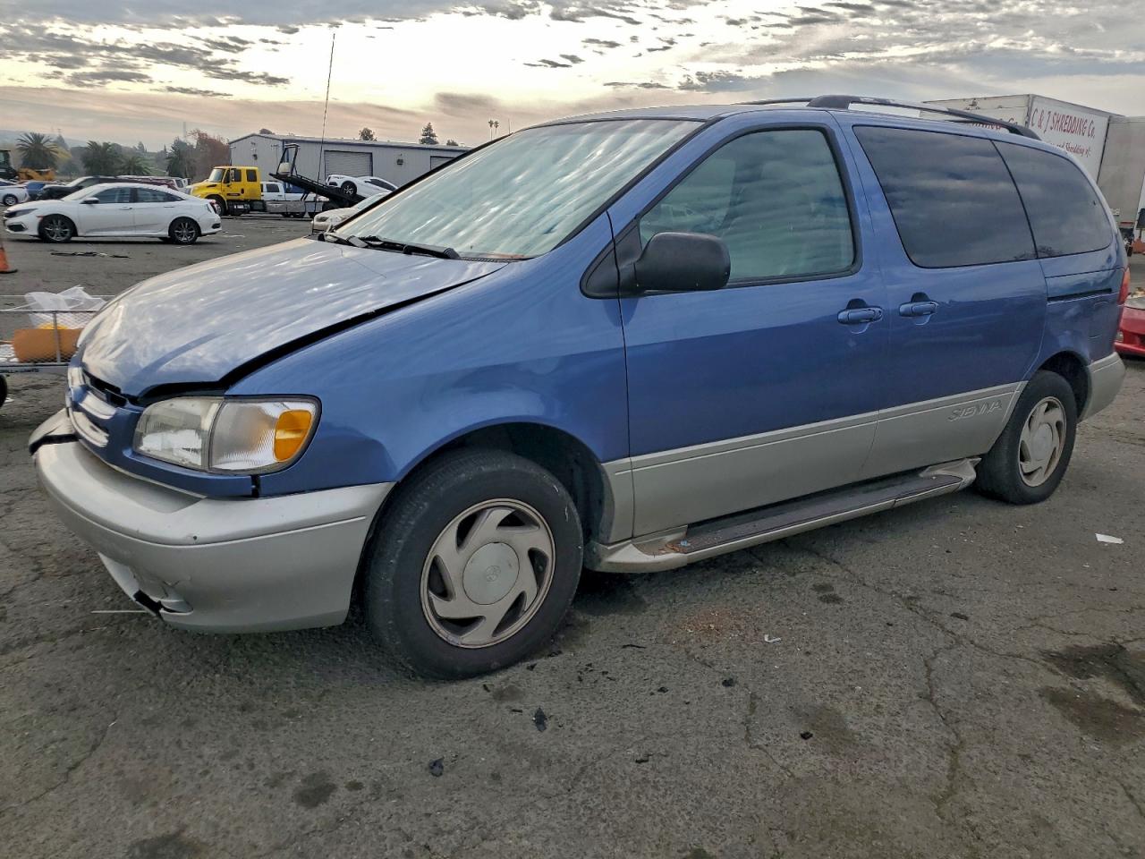 1999 TOYOTA SIENNA