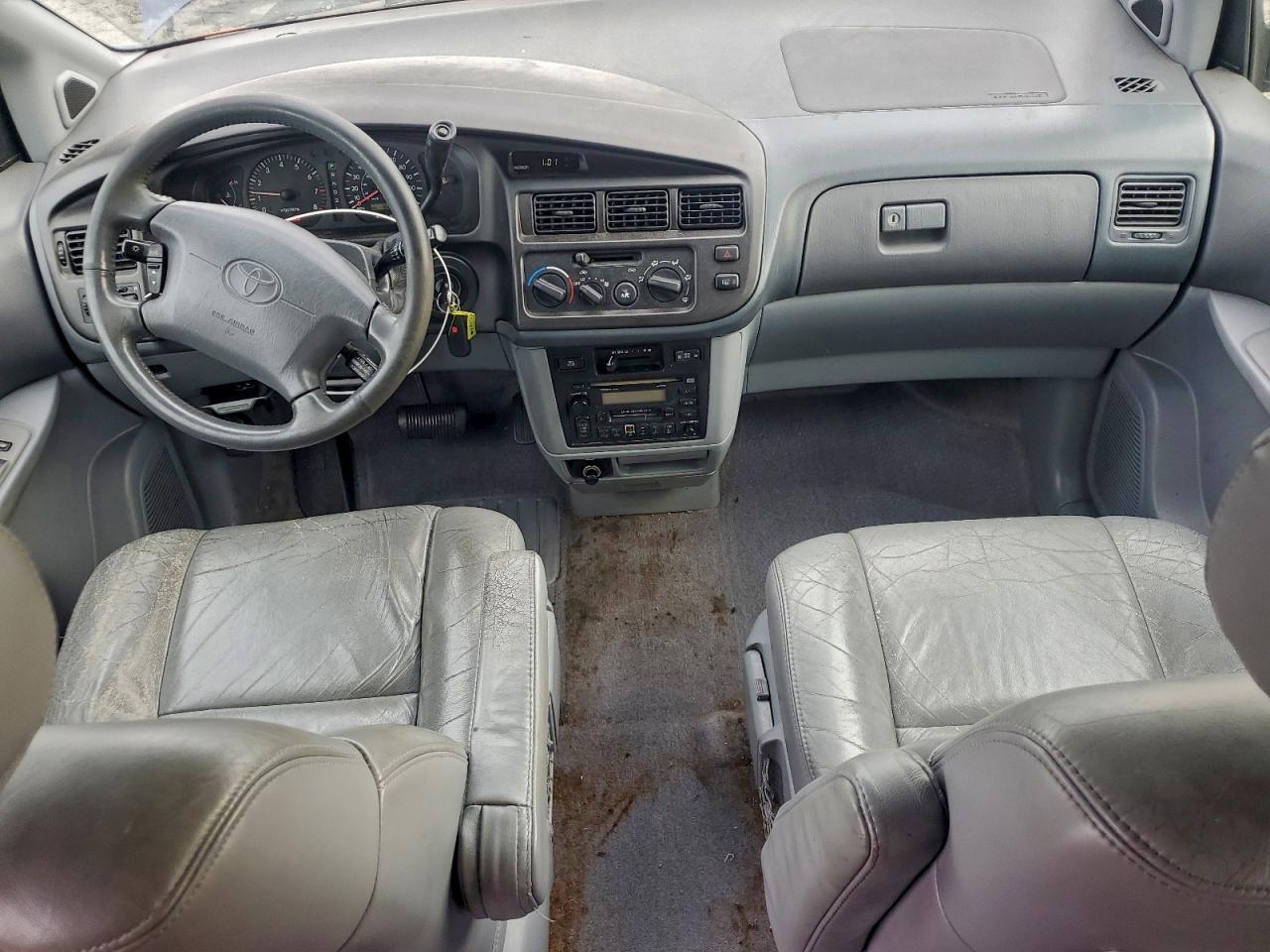 1999 TOYOTA SIENNA LE photo 15