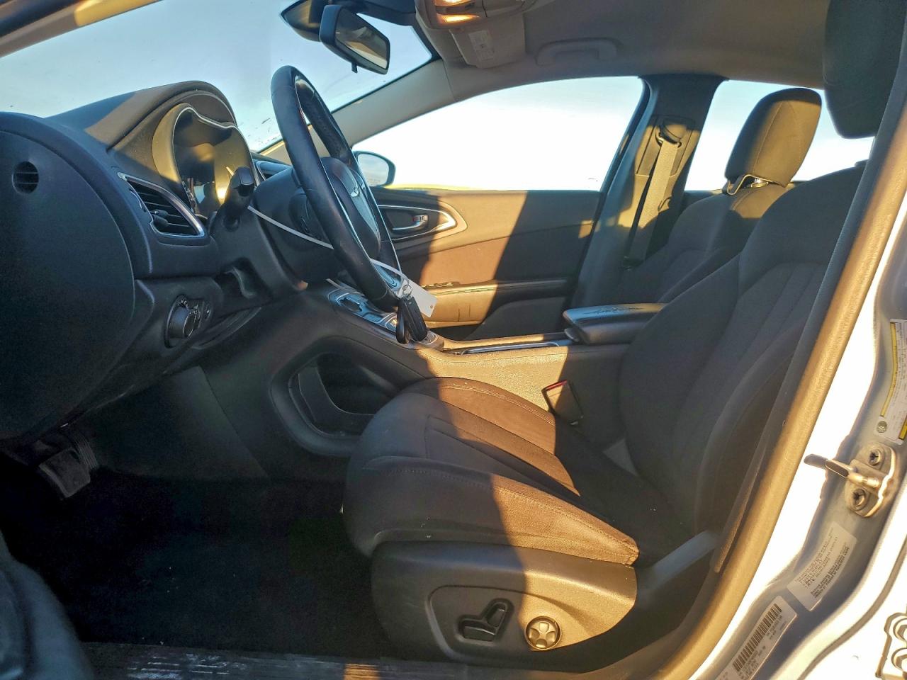 2015 CHRYSLER 200 LIMITED photo 7