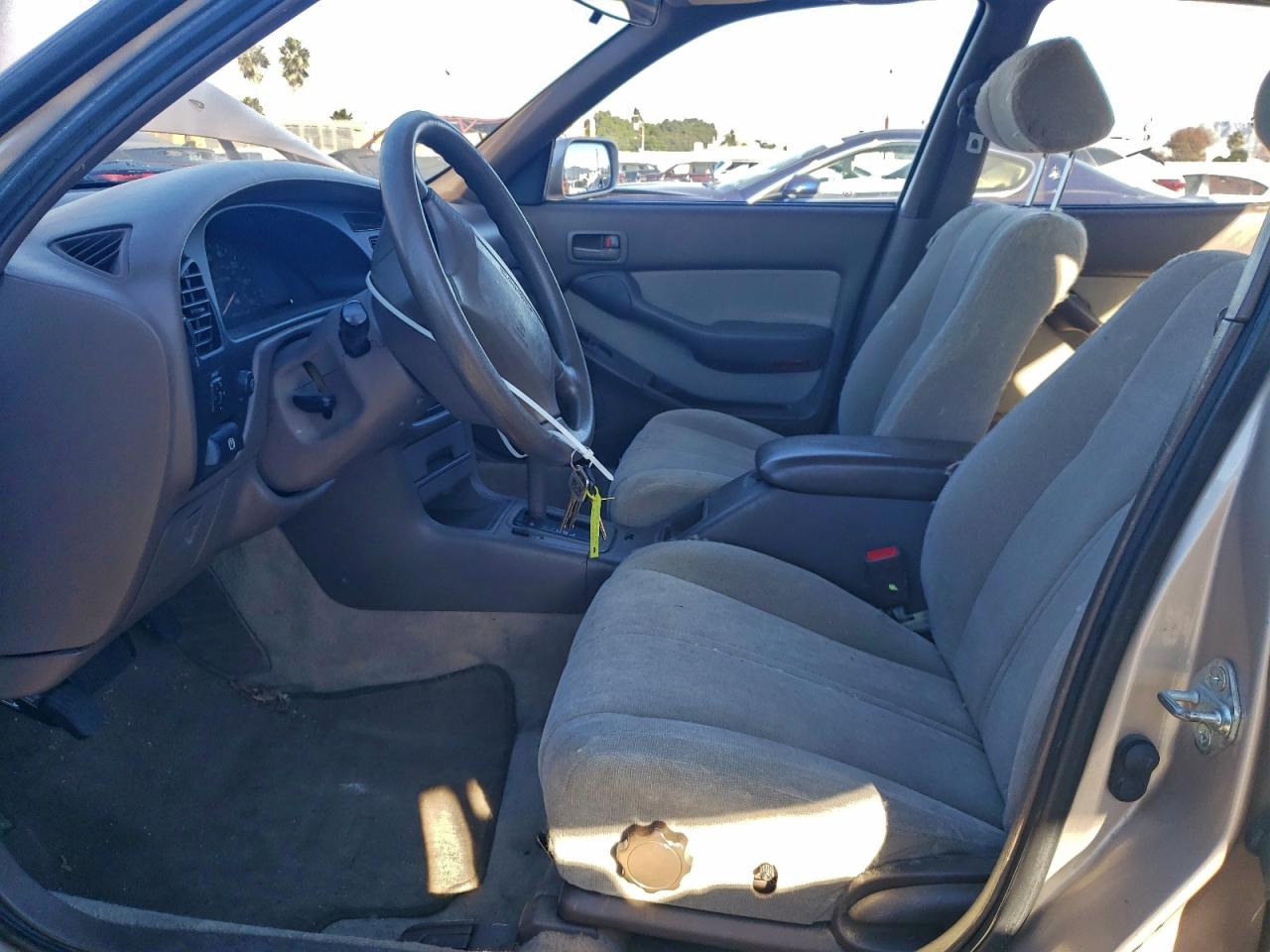 1993 TOYOTA CAMRY LE photo 13