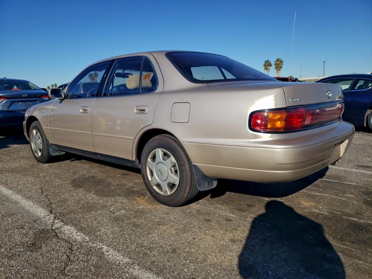 1993 TOYOTA CAMRY LE photo 3