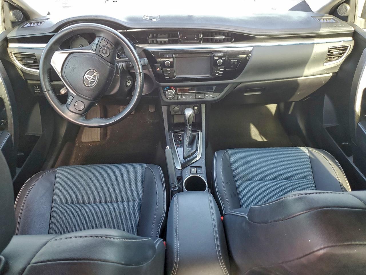 2015 TOYOTA COROLLA L photo 15