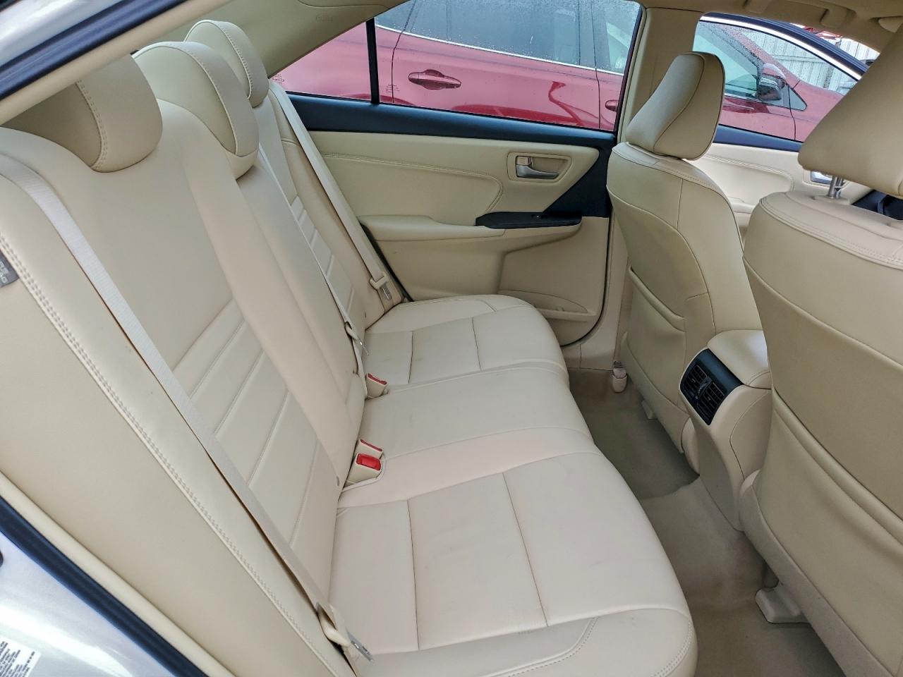 2016 TOYOTA CAMRY LE photo 10