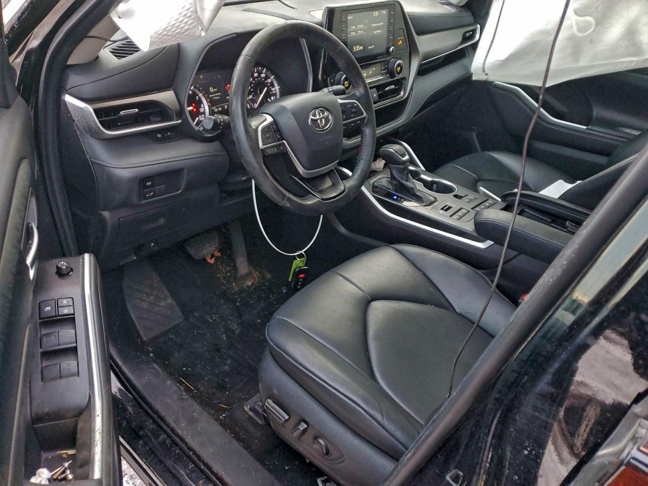 2022 TOYOTA HIGHLANDER XLE photo 8