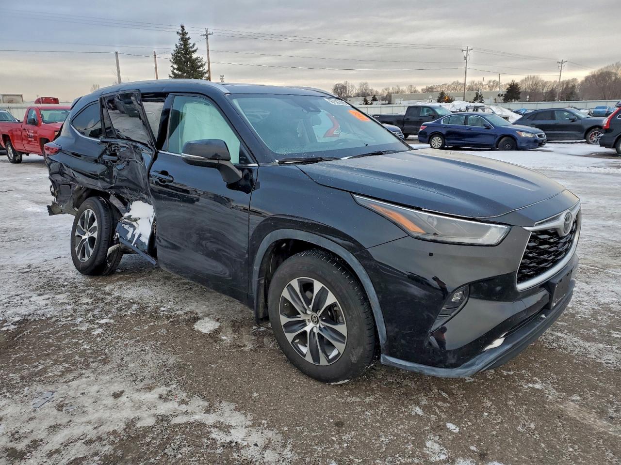 2022 TOYOTA HIGHLANDER XLE photo 4