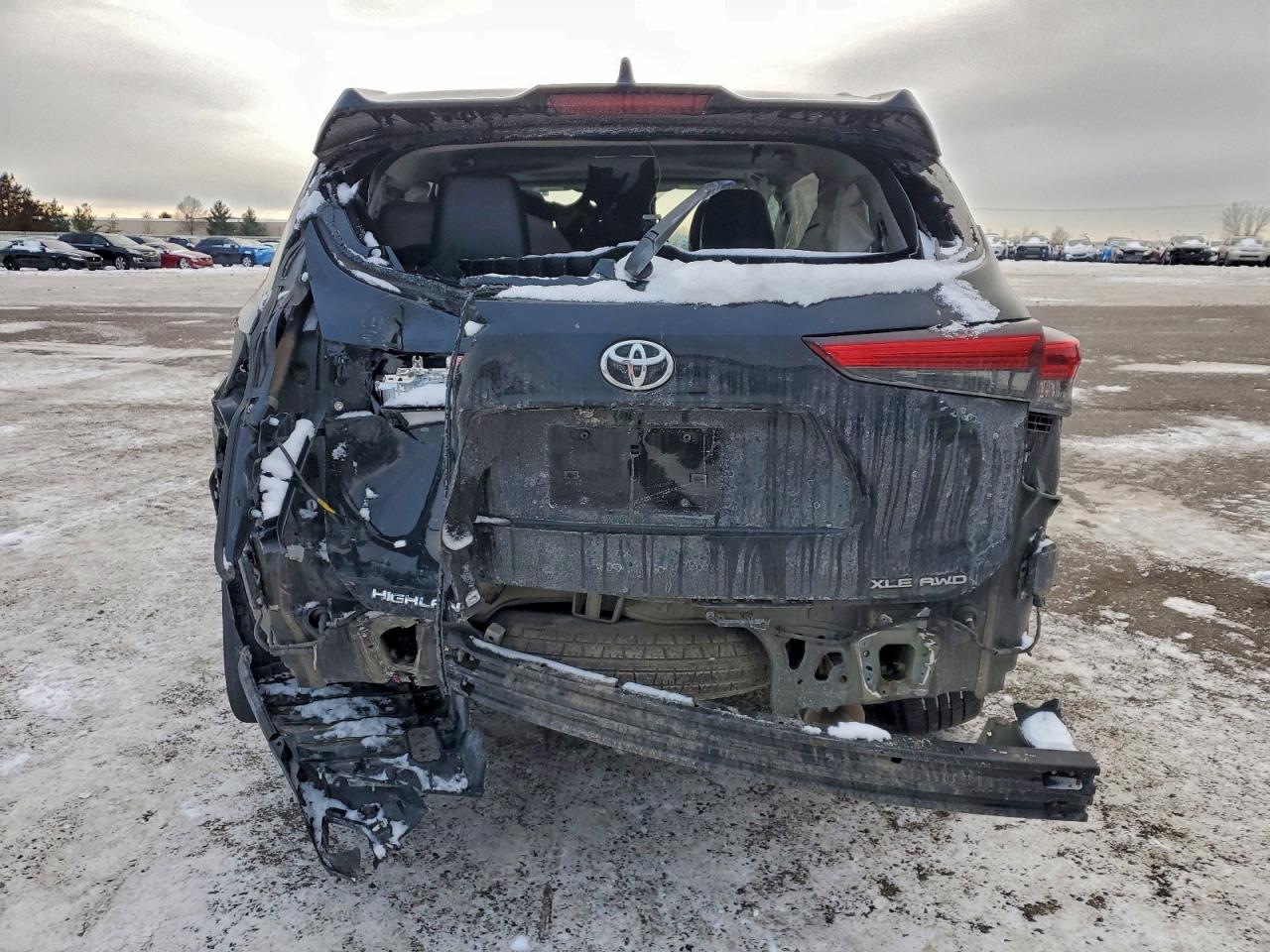 2022 TOYOTA HIGHLANDER XLE photo 6