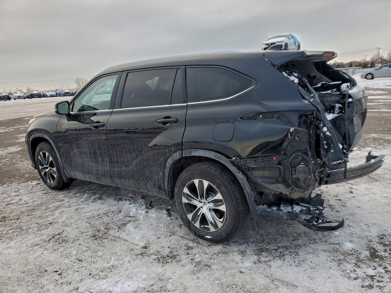 2022 TOYOTA HIGHLANDER XLE photo 2