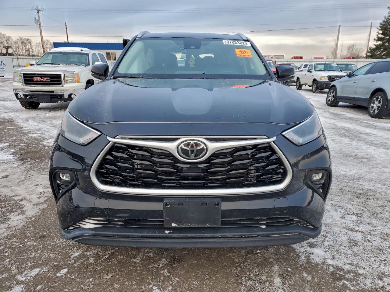 2022 TOYOTA HIGHLANDER XLE photo 5