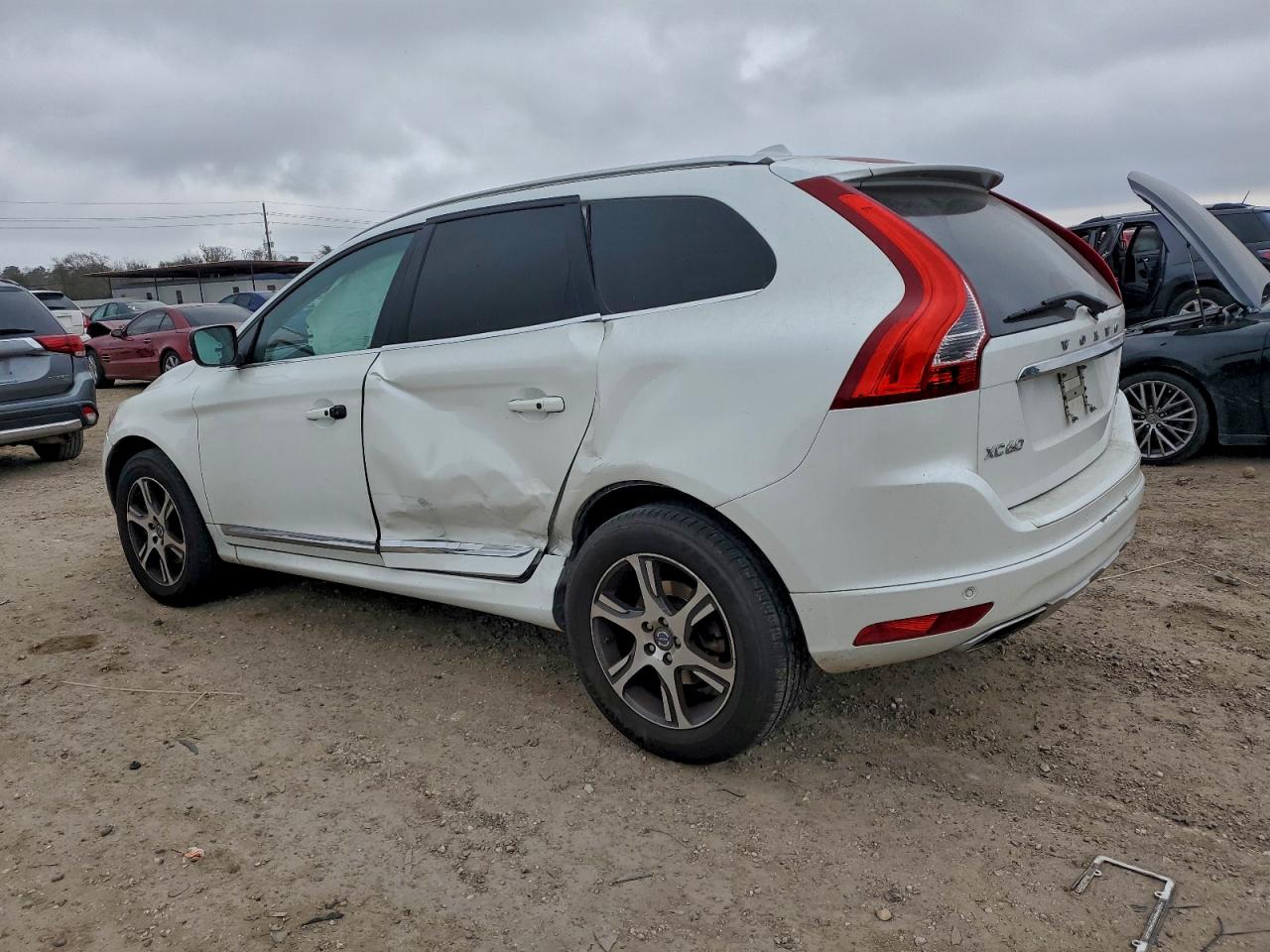 2015 VOLVO XC60 T6 PREMIER photo 2