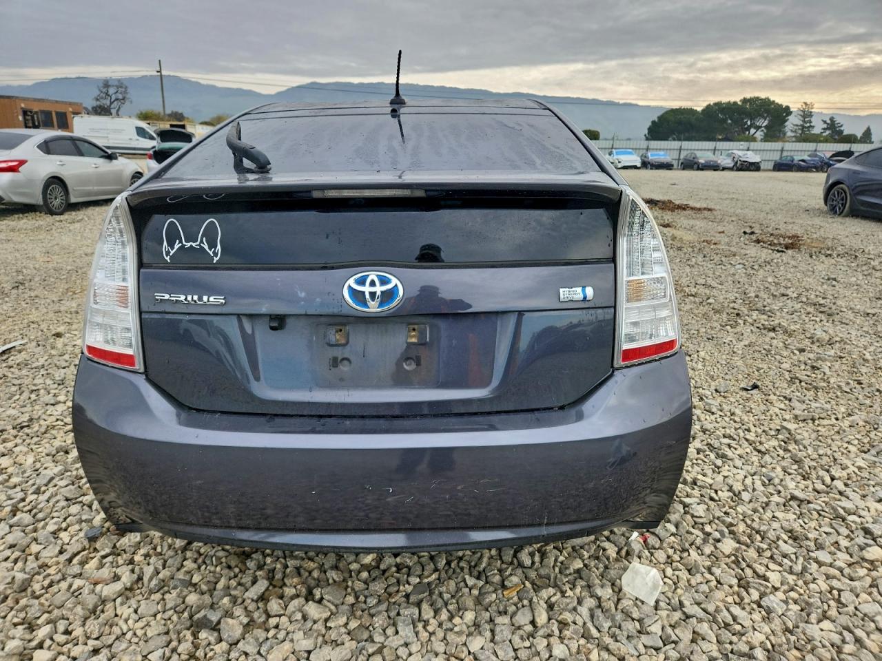 2011 TOYOTA PRIUS photo 6