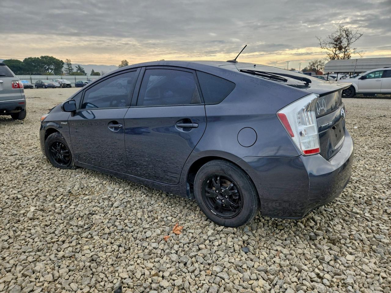 2011 TOYOTA PRIUS photo 2