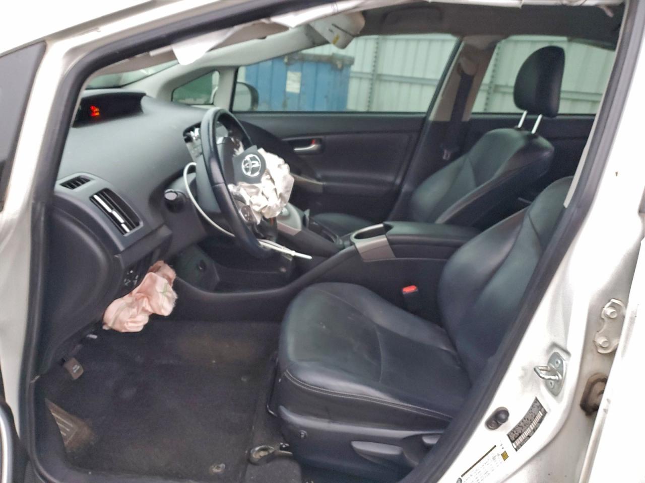 2015 TOYOTA PRIUS photo 13