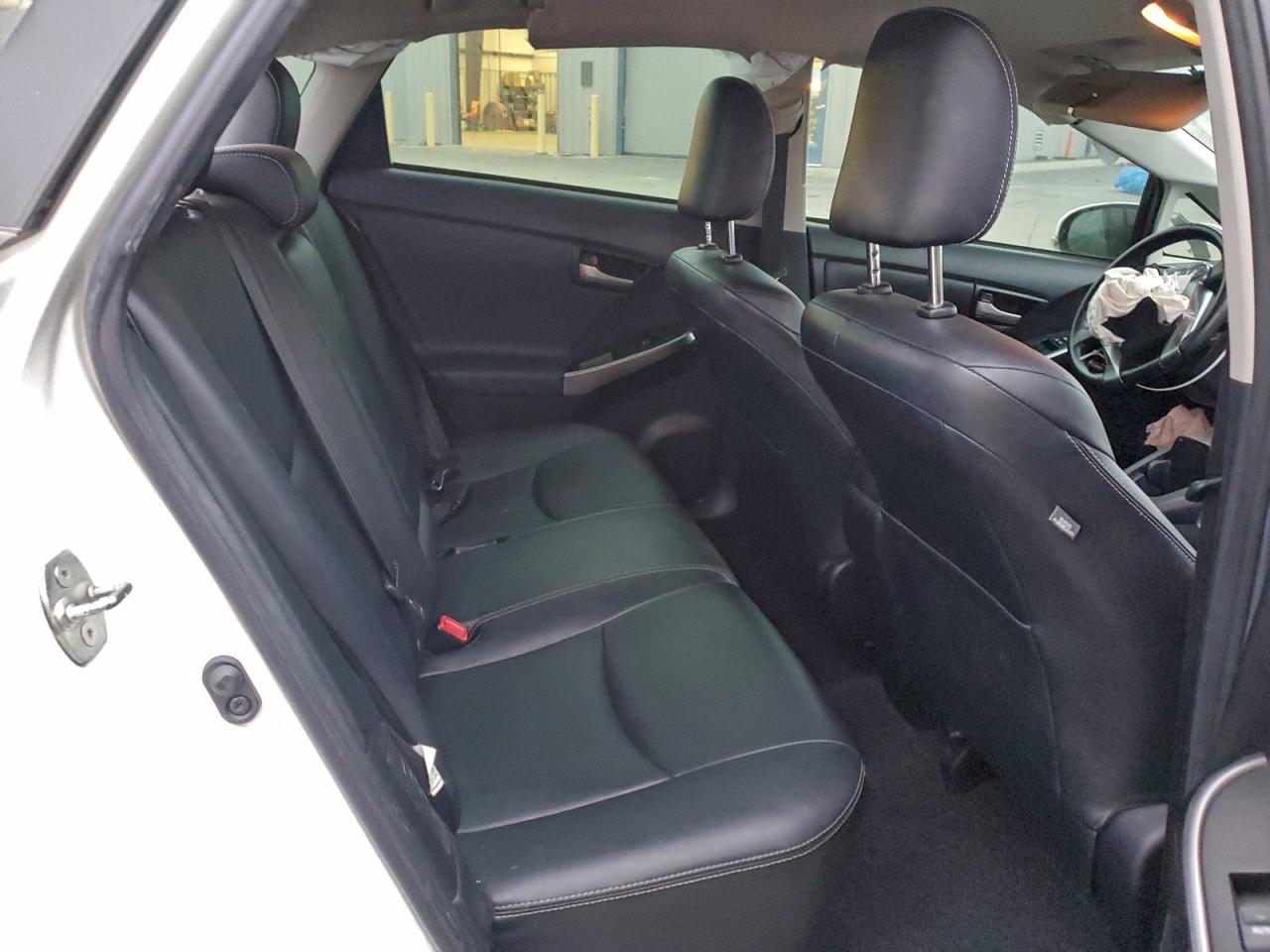 2015 TOYOTA PRIUS photo 19
