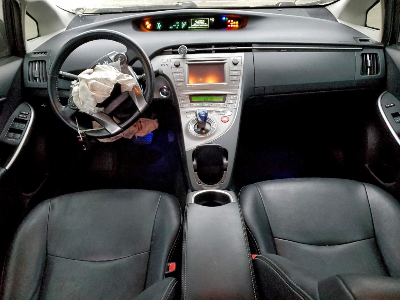 2015 TOYOTA PRIUS photo 15