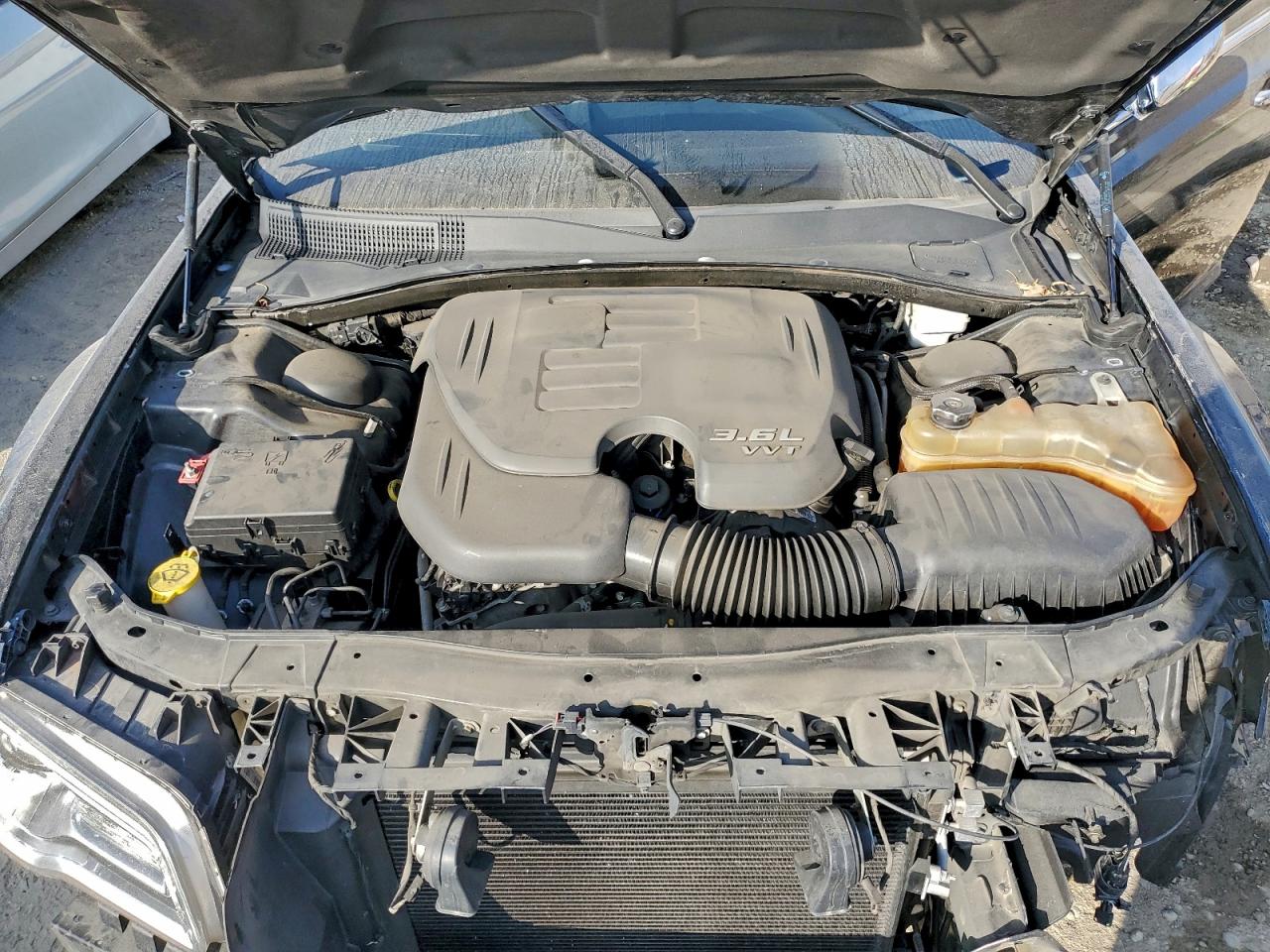 2013 CHRYSLER 300C photo 11