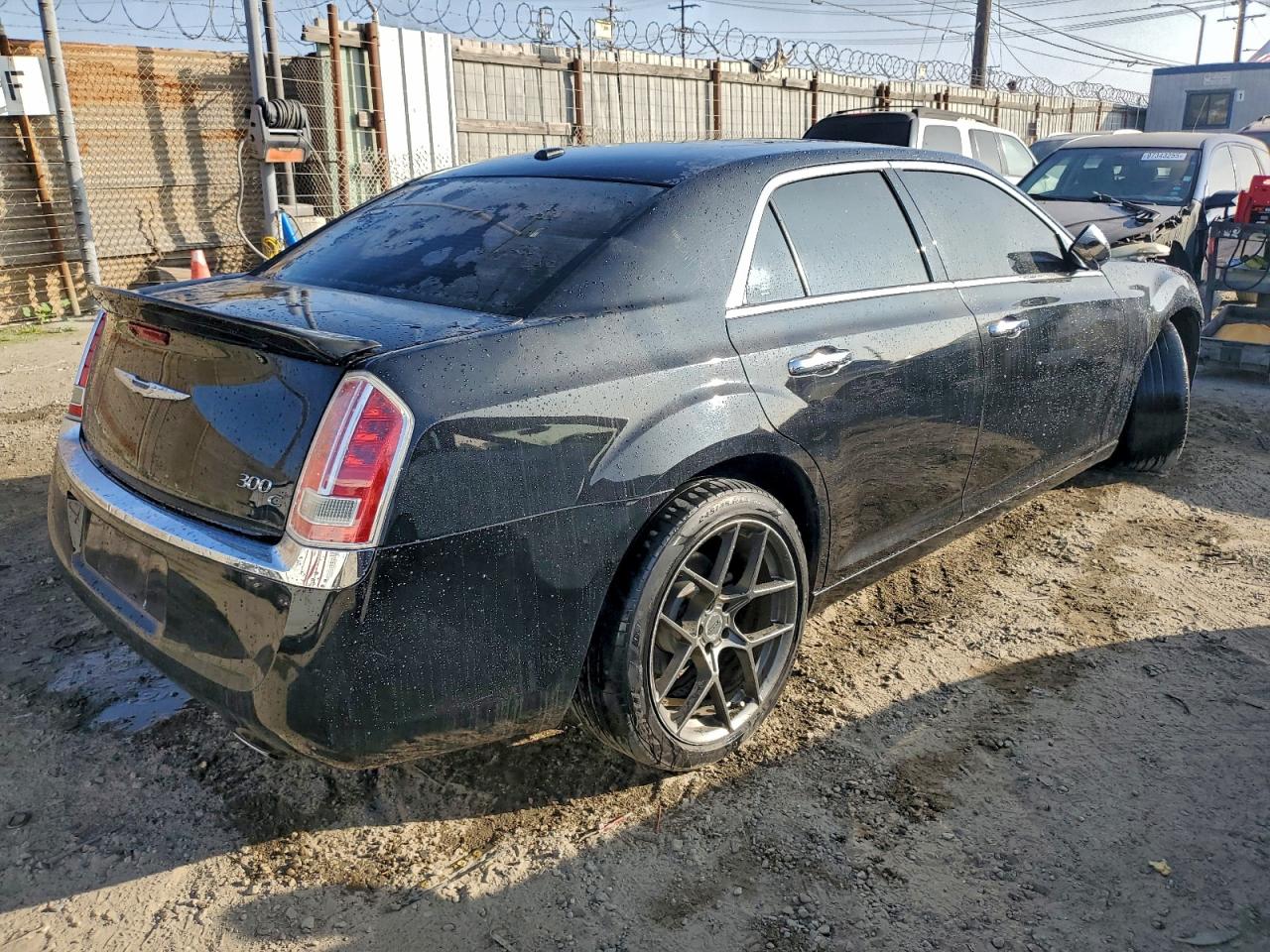2013 CHRYSLER 300C photo 3
