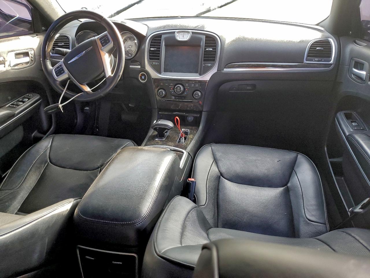 2013 CHRYSLER 300C photo 8