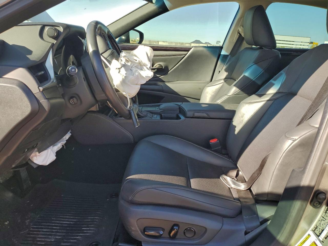 2020 LEXUS ES 300H photo 13