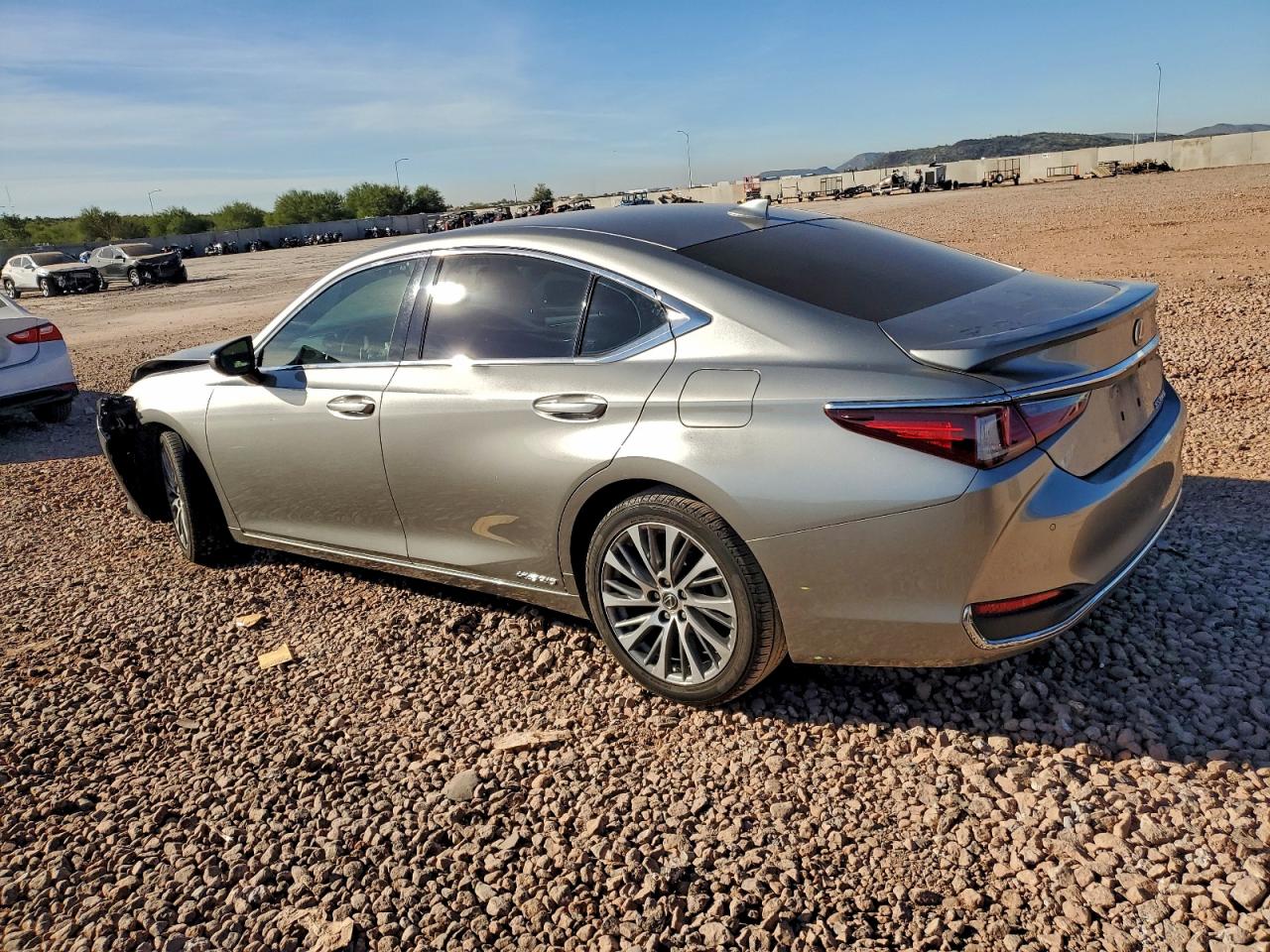 2020 LEXUS ES 300H photo 3