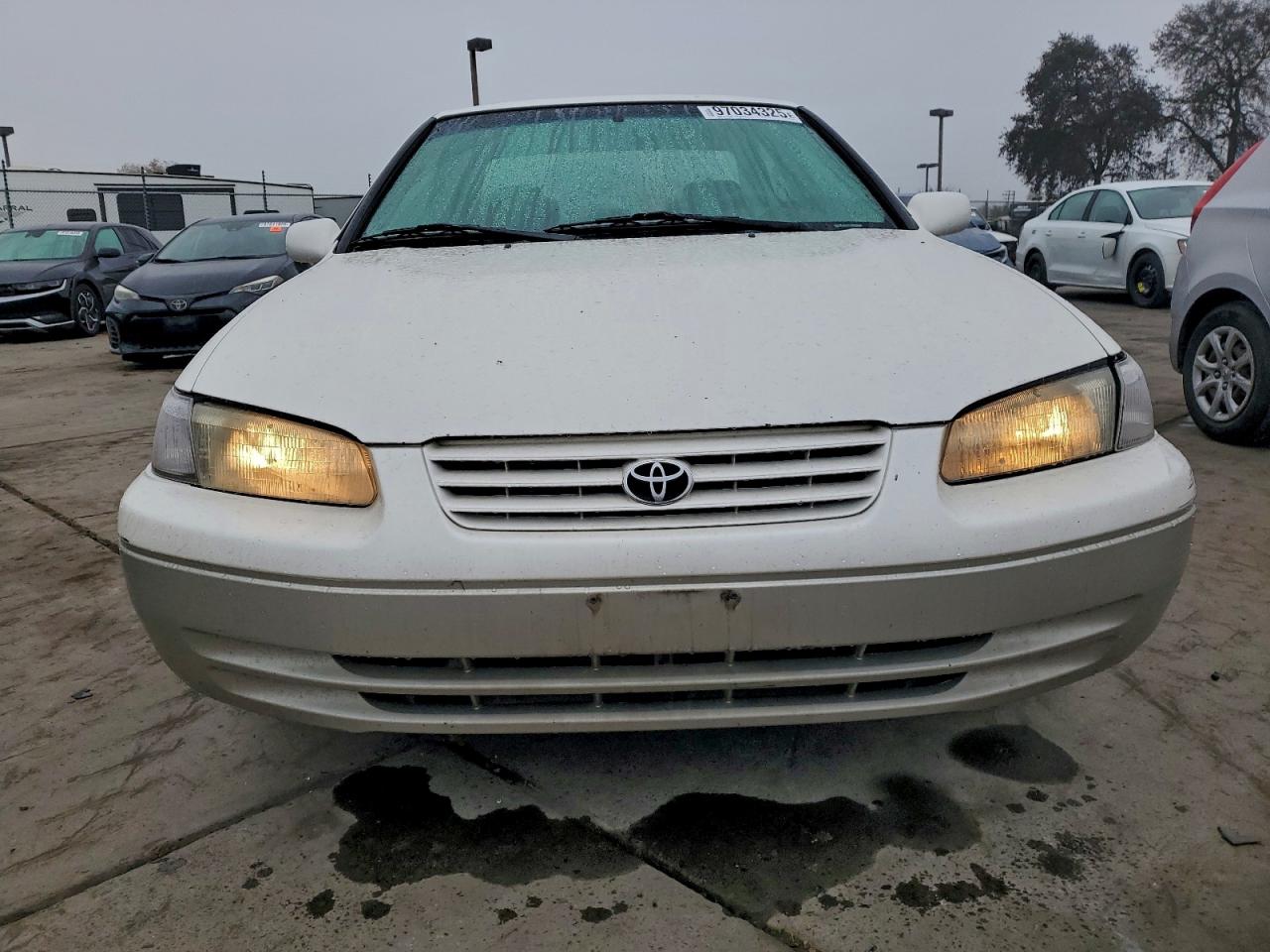 1999 TOYOTA CAMRY LE photo 9