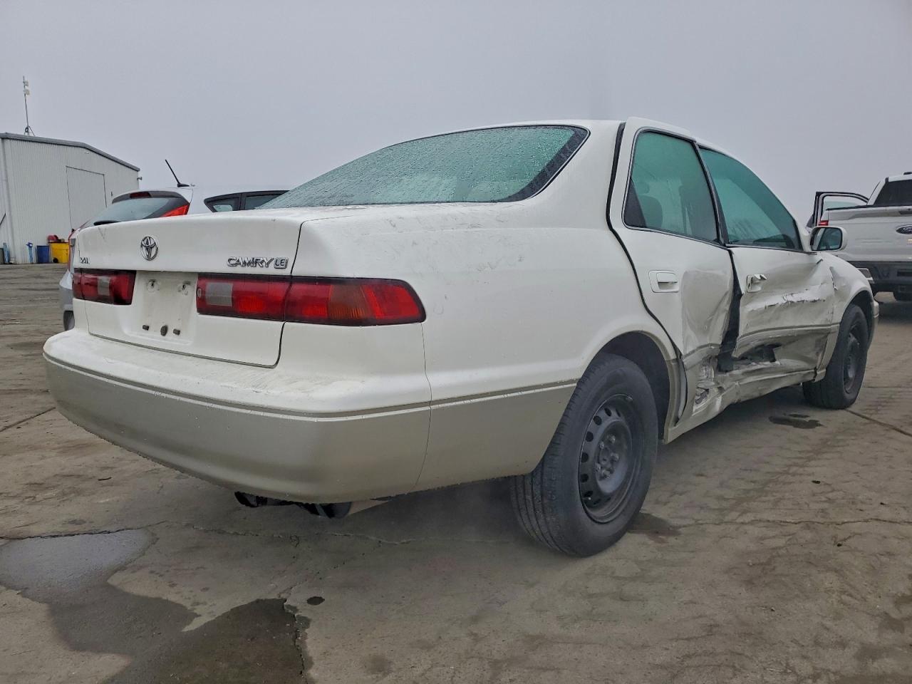 1999 TOYOTA CAMRY LE photo 5