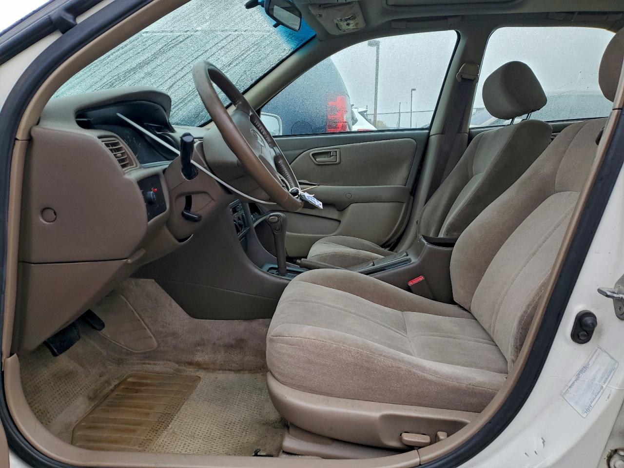 1999 TOYOTA CAMRY LE photo 13