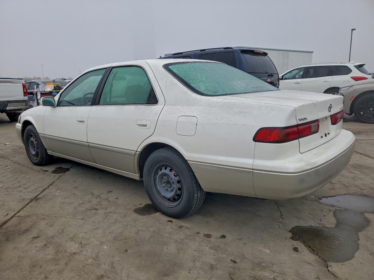 1999 TOYOTA CAMRY LE photo 3