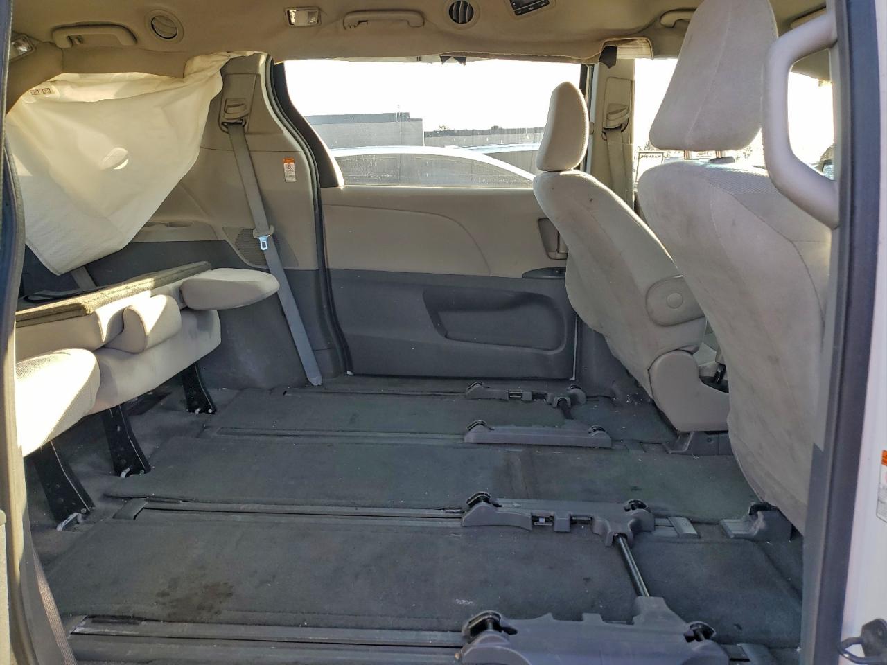 2015 TOYOTA SIENNA photo 11