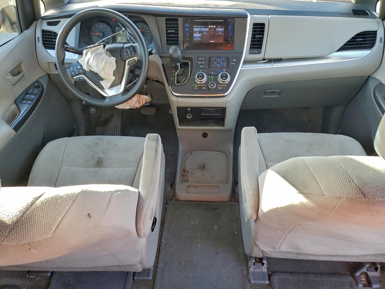 2015 TOYOTA SIENNA photo 8