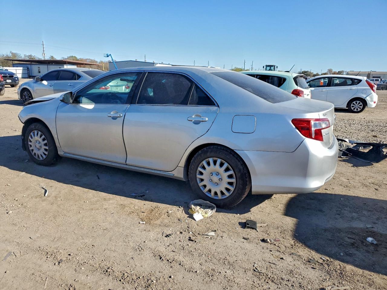 2014 TOYOTA CAMRY L photo 3