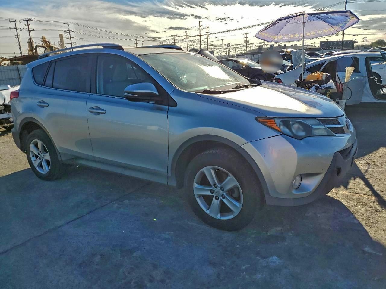 2014 TOYOTA RAV4 XLE photo 4