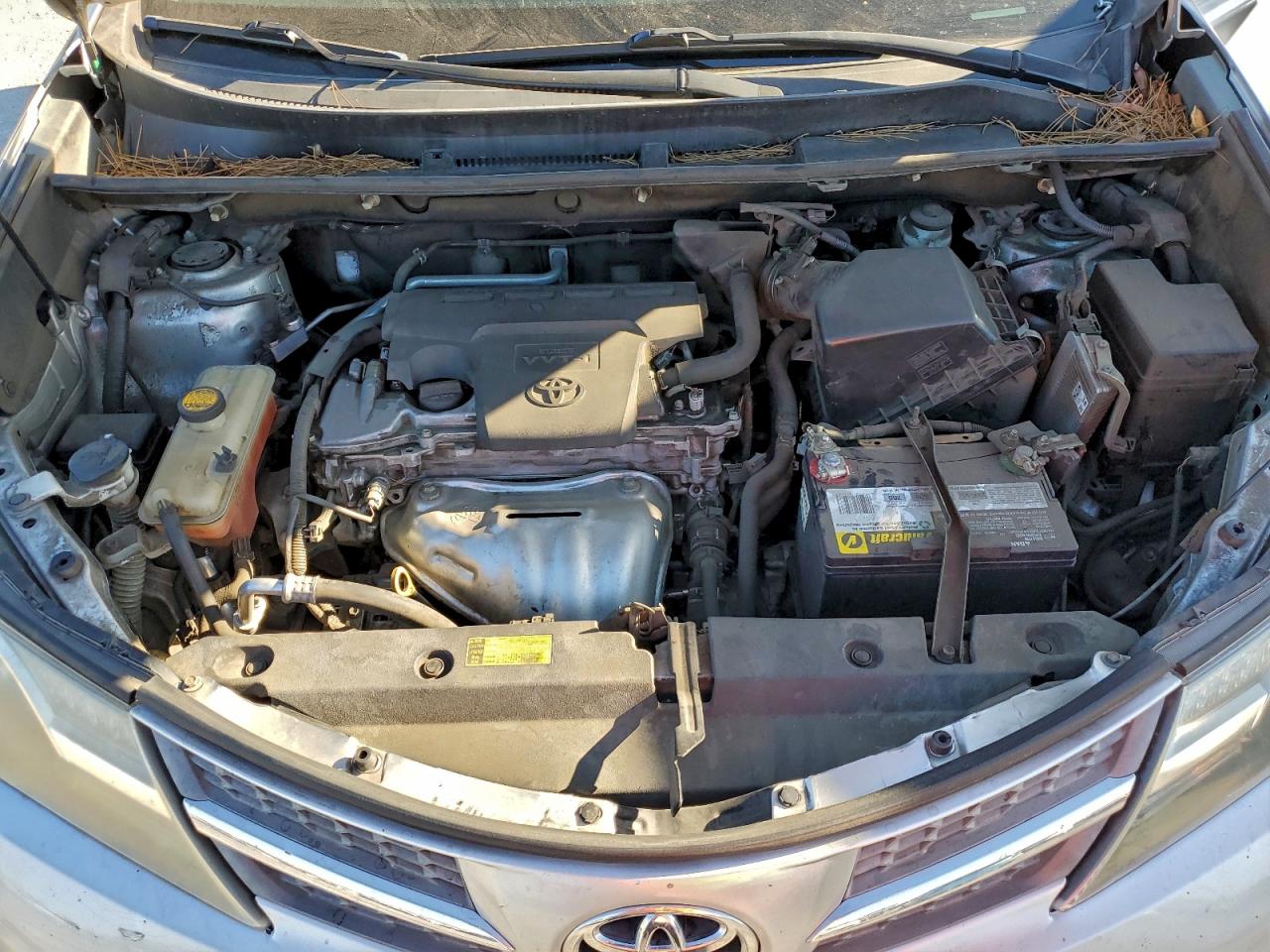 2014 TOYOTA RAV4 XLE photo 12