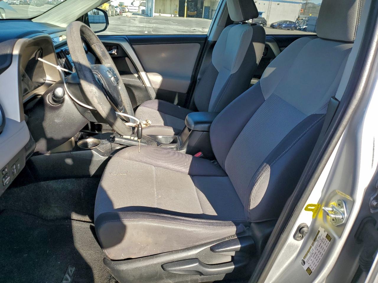 2014 TOYOTA RAV4 XLE photo 7