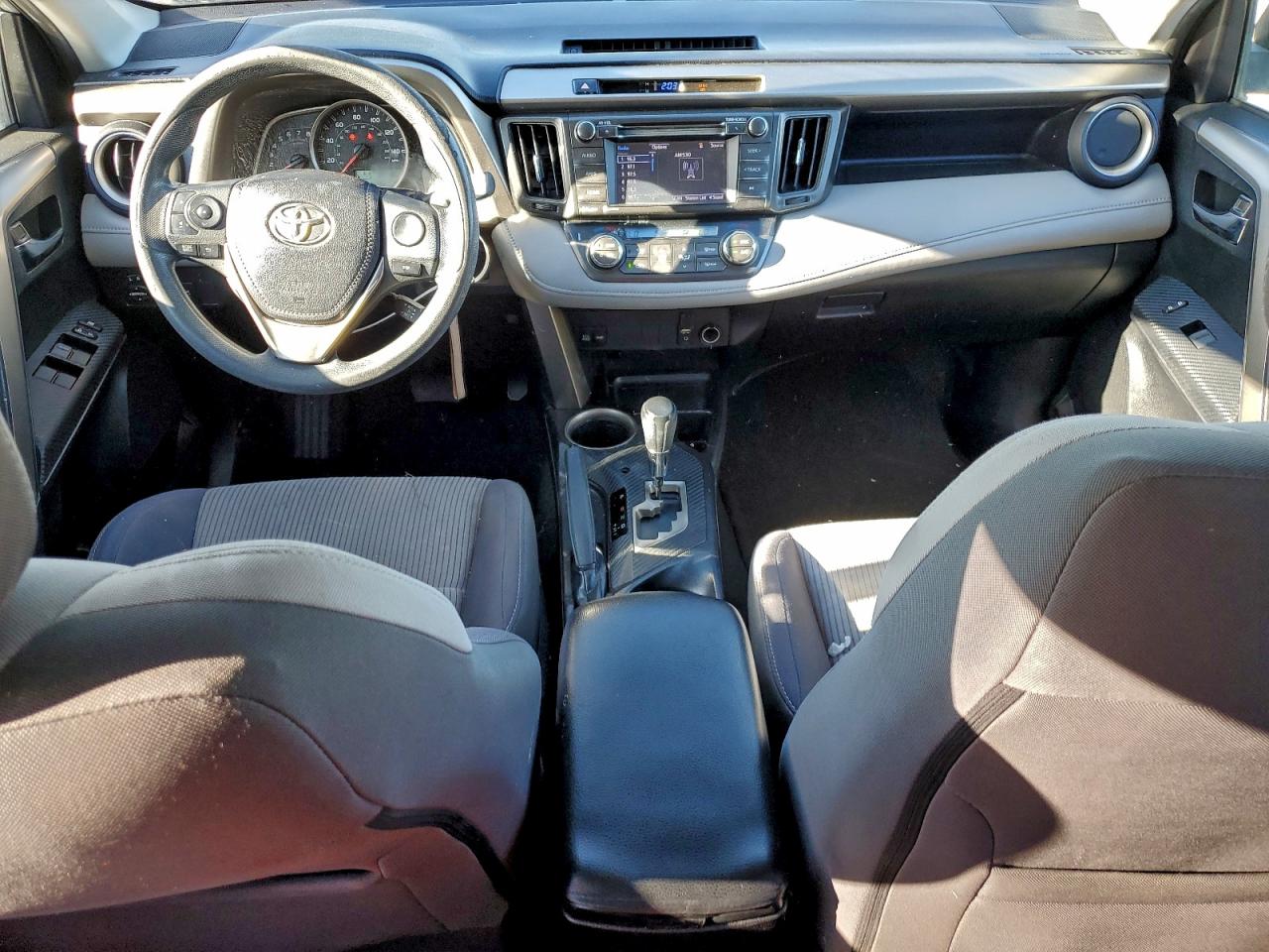 2014 TOYOTA RAV4 XLE photo 8